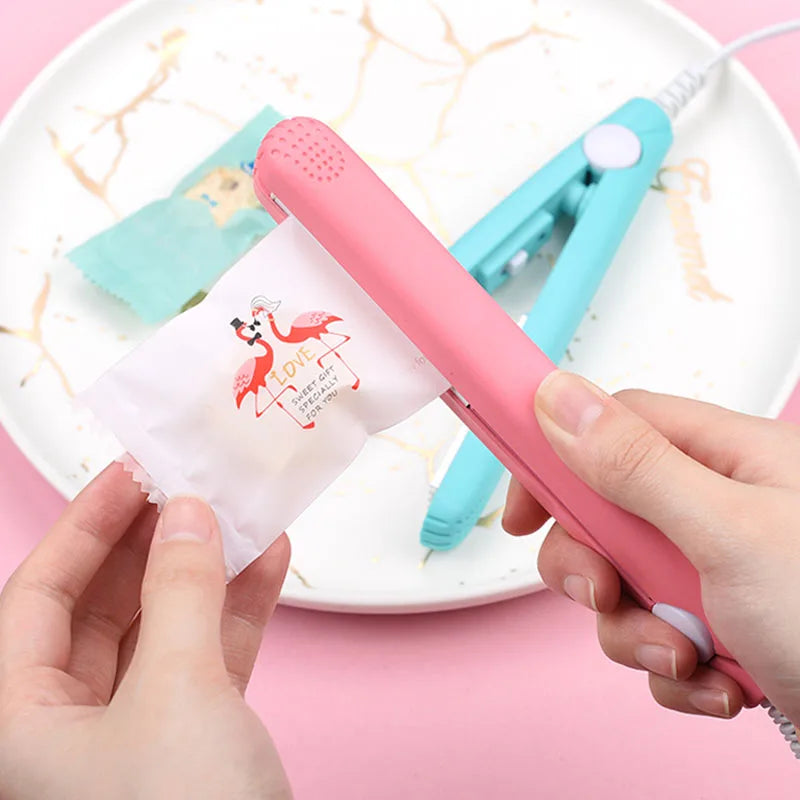 Kitchen Food Saver Sealer Sealing Clip for Snacks Home Small Packing Gadget Food Storage Plastic Bag Sealer Capper 100V-240V